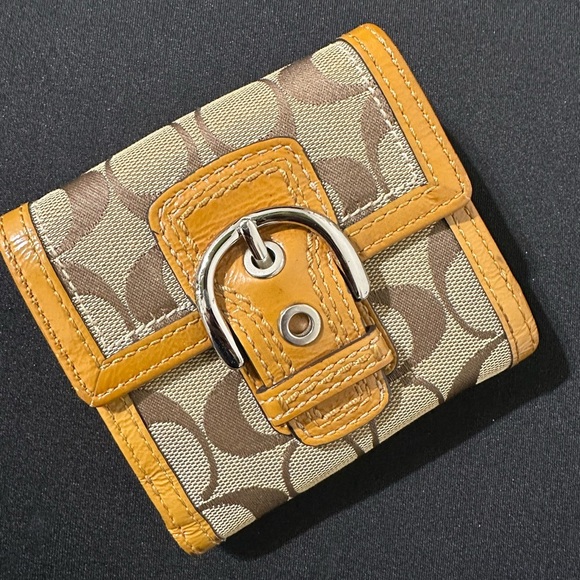 Coach SoHo Signature Wallet - Picture 1 of 8